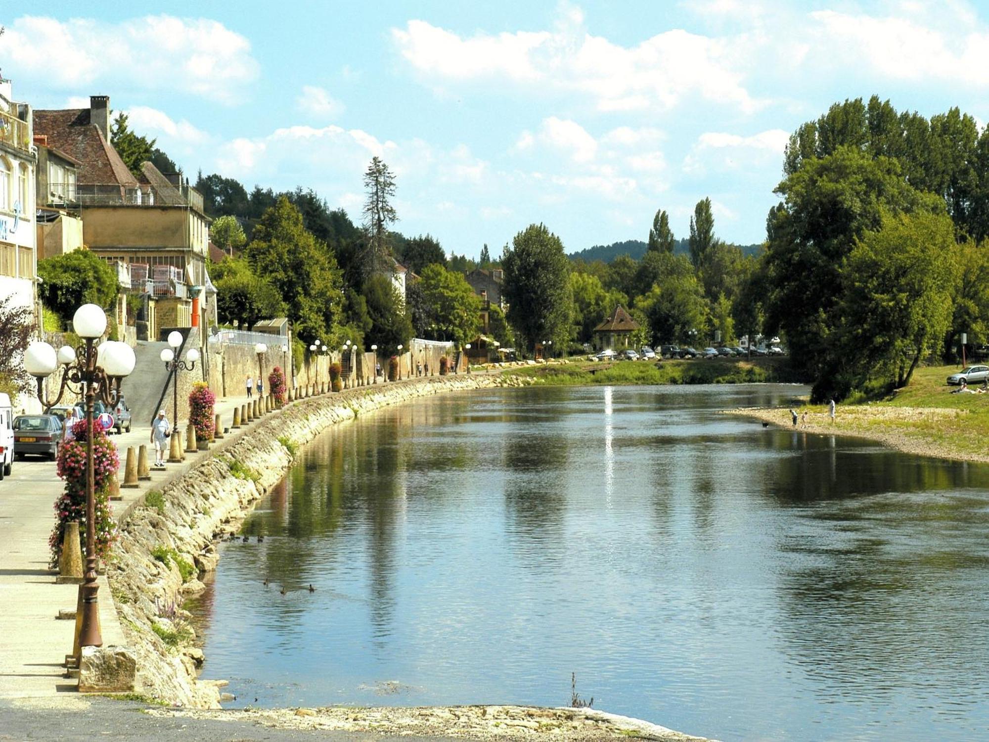 Appealing Apartment In Vezac With Swimming Pool Beynac-et-Cazenac Zewnętrze zdjęcie